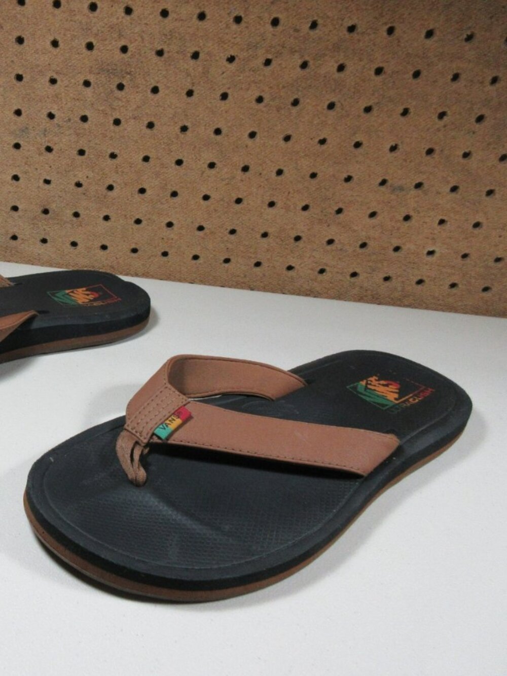 VANS mens brown an black Nexpa Rasta thong sandals 10 M